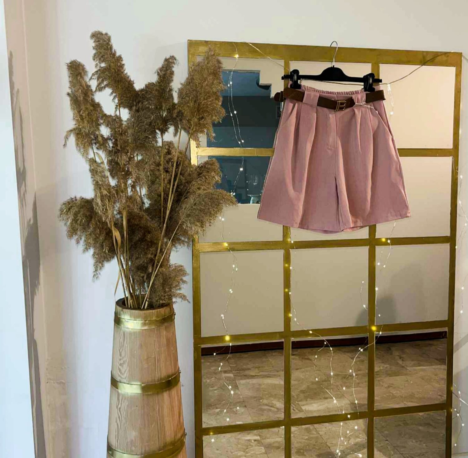 Κομψό Ψηλόμεσο Σορτς με Πιέτες & Ζώνη (One Size)